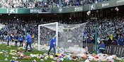 Patut Dicontoh! Fans Real Betis Lempar Ribuan Boneka ke Lapangan