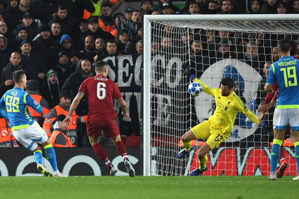 Alisson Kenang Memori Gagalkan Peluang Milik di Laga Liverpool vs Napoli