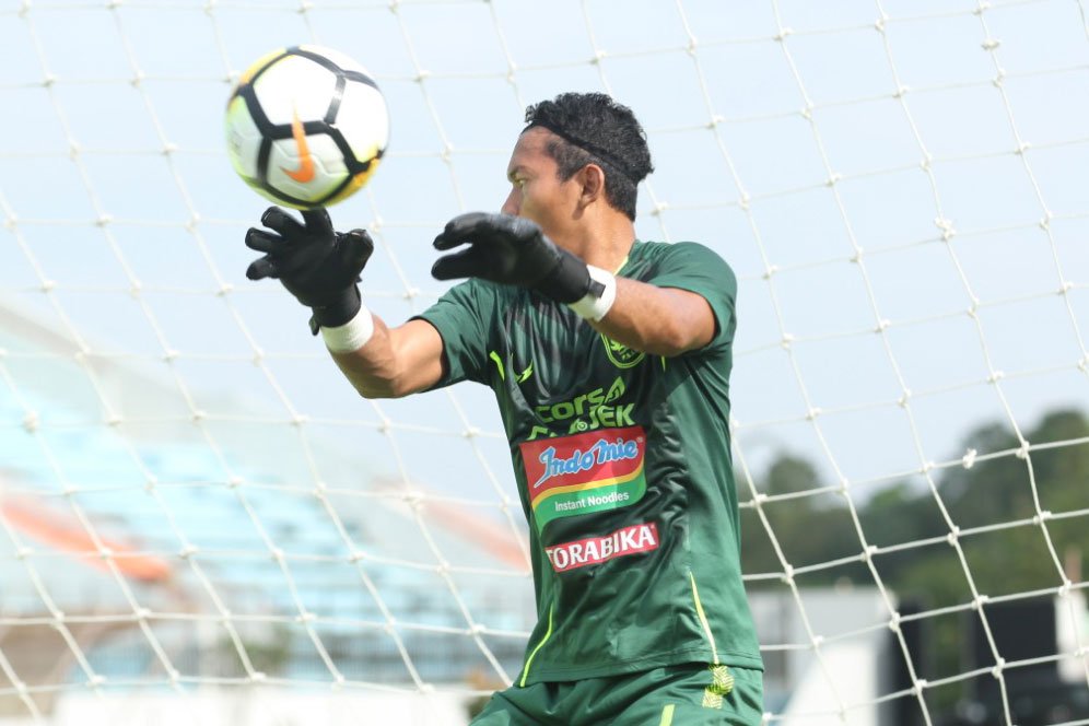 Timnya Bertahan di Liga 1, Kiper PSIS Semarang Lelang Jersey untuk Amal