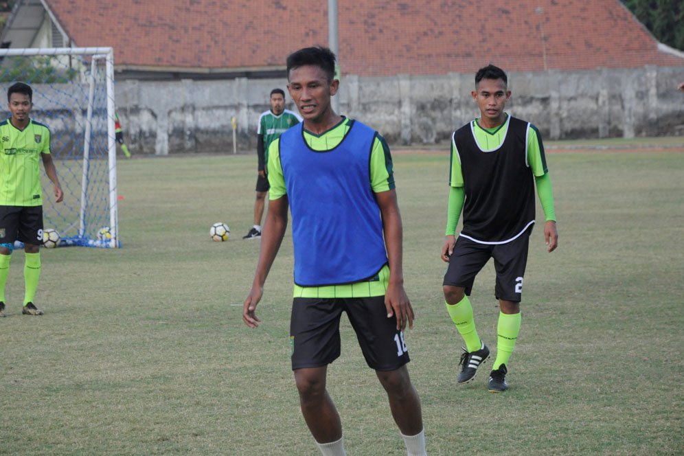 Dilepas Persebaya, Adam Maulana Mengadu Nasib di Persela