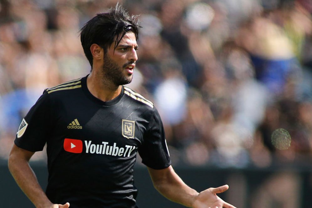 Luis Suarez Absen Empat Bulan, Barcelona Ingin Boyong Carlos Vela