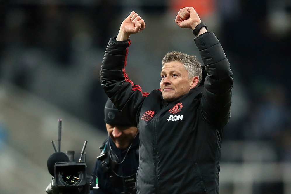 Menetap di MU, Solskjaer Biarkan Van Dijk Huni Rumahnya