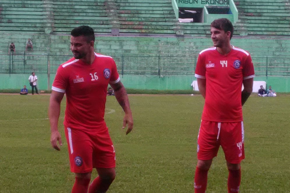 Ihwal Robert Gladiator dan Pavel Smolychenko, Pelatih Arema Belum Bisa Berkomentar