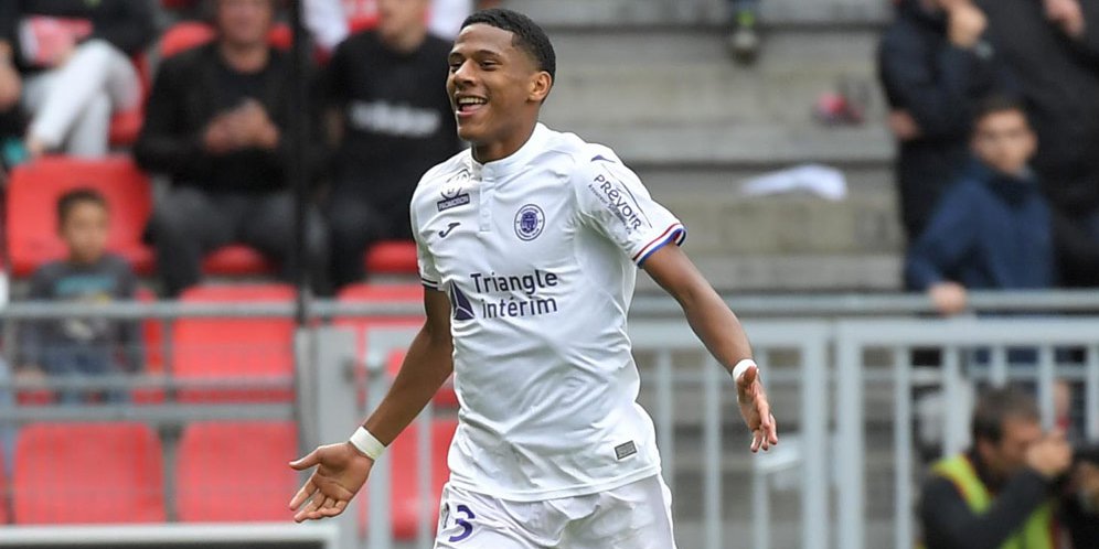 Toulouse Kecam Barcelona karena Pembelian Dini Todibo