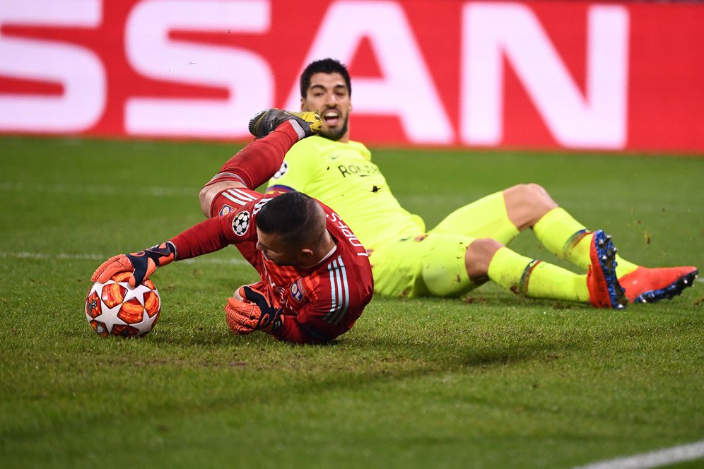 Kiper Lyon Optimistis Singkirkan Barcelona di Camp Nou