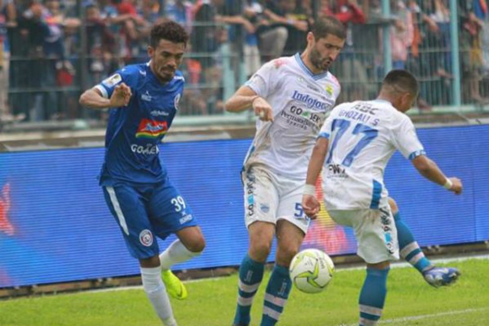 Ke Kandang Borneo FC, Arema FC Tanpa Dendi Santoso dan Alfin Tuasalamony