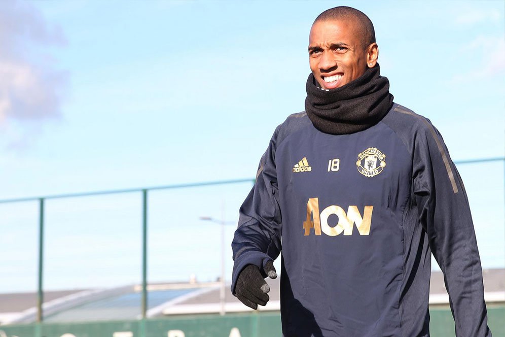 MU Resmi Perpanjang Kontrak Ashley Young