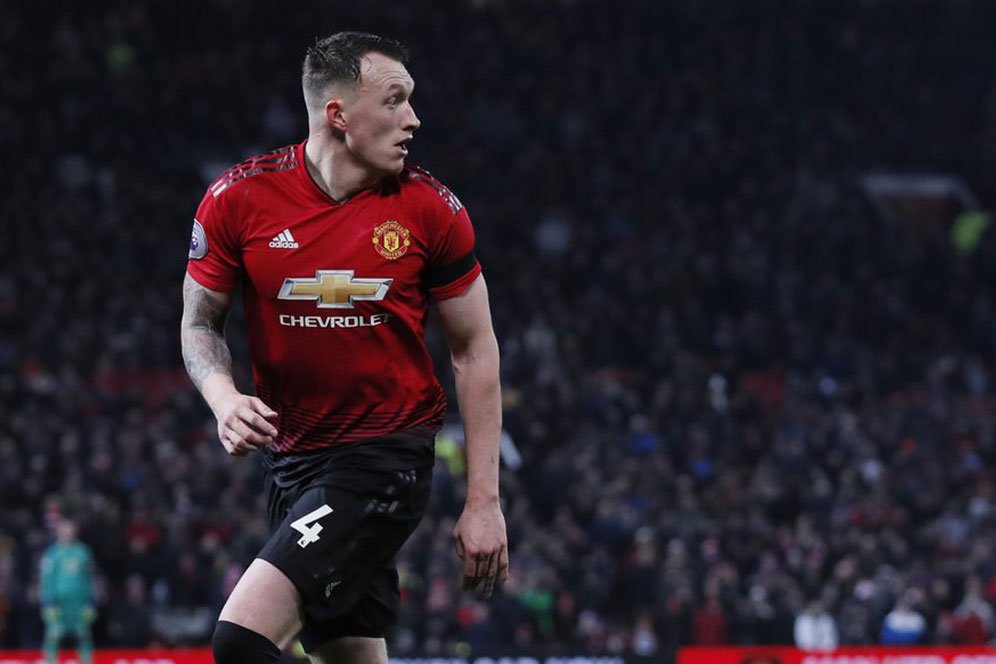 Phil Jones Disebut Masih Punya Masa Depan di Manchester United