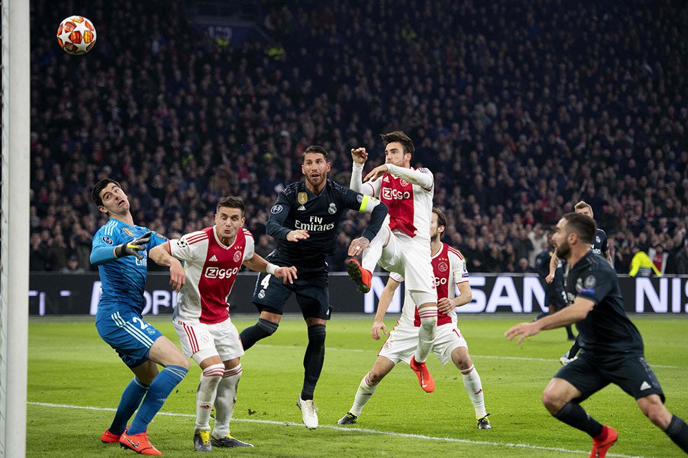 Pelatih Ajax Amsterdam Pertanyakan Gol yang Dianulir