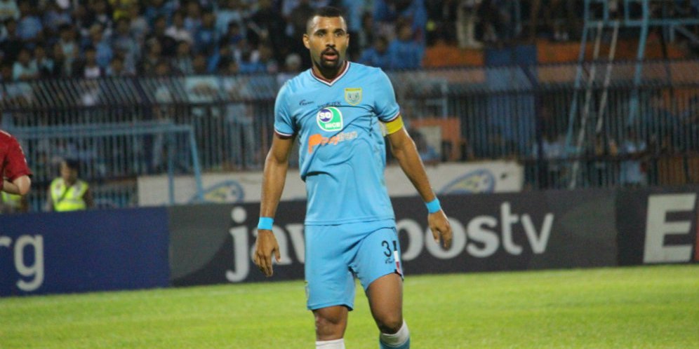 Bek Asing Persela Sedih Karena Gagal Mengeksekusi Penalti