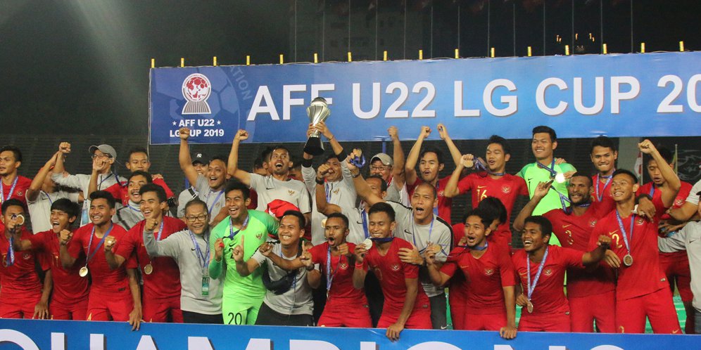 Timnas Indonesia U-22 meraih juara Piala AFF U-22. (c) Bola.com/Zulfirdaus Harahap