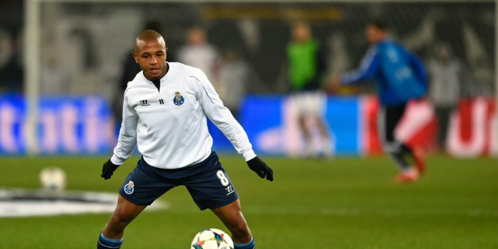 Welbeck Out, Arsenal Ingin Yacine Brahimi