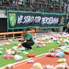 Hapus Stigma Negatif, Bonek Mania Lakukan Aksi Berkelas