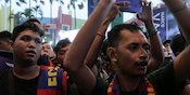 Demi Bertemu Puyol, Fans Barcelona di Surabaya Rela Terjang Hujan Badai