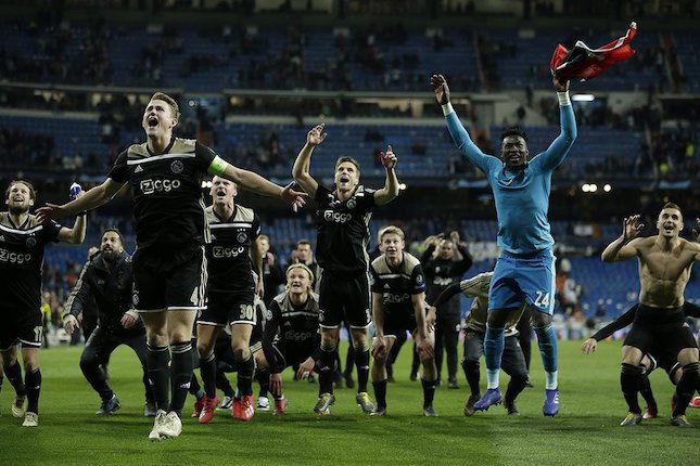 Ajax Para Pemain Ajax Amsterdam Rayakan Kemenangannya Atas Real Madrid (c) AP Photo