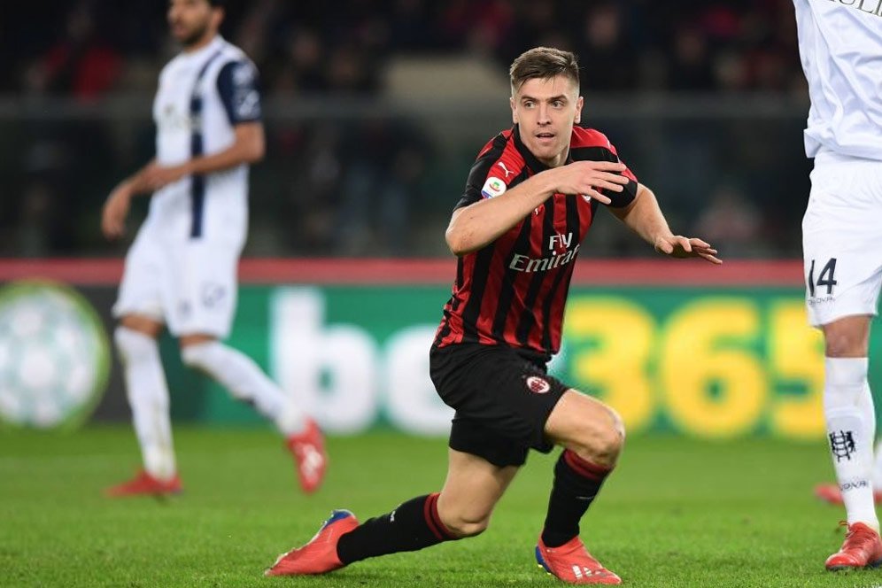 Pelatih Chievo Kecam Tendangan 'Kungfu' Piatek