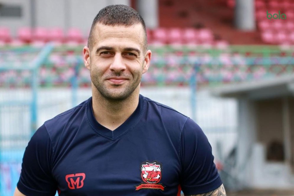 Pelatih Arema FC Waspadai Sosok Aleksandar Rakic di Madura United