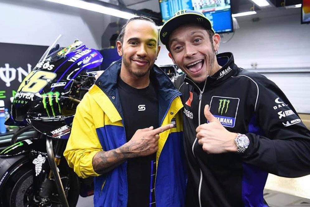 Akankah Rossi-Hamilton 'Tukar' Kendaraan di Abu Dhabi?