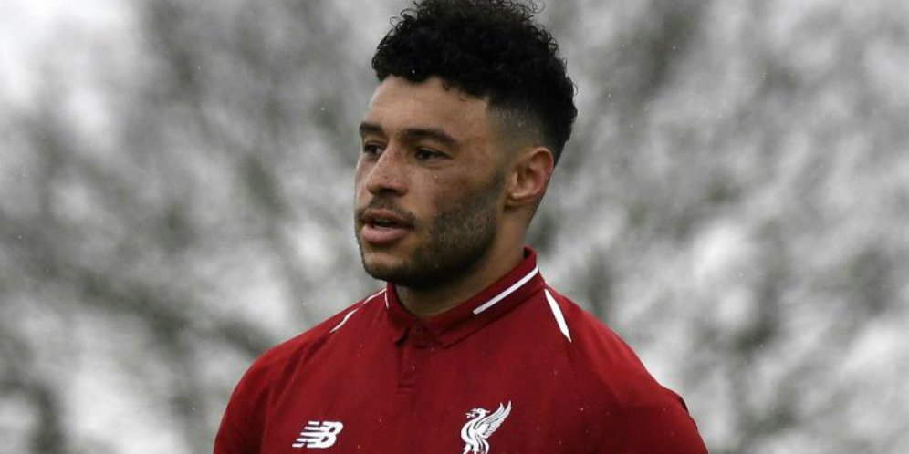 Otot Kaki Oxlade-Chamberlain Kembali Bermasalah, Liverpool Harap-Harap Cemas