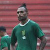 Nelson Alom Kembali Merumput Bersama Persebaya