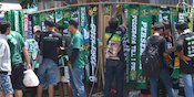 Persebaya vs Arema: Pedagang Syal Panen Berkah Gelaran Piala Presiden 2019