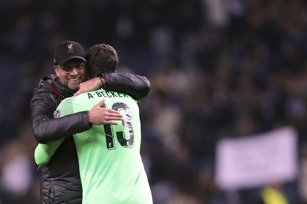 Alisson Becker, si Pembawa Sial untuk Barcelona