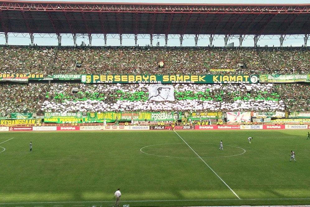 Kiper Arema FC Tegaskan Tak Gentar Teror Mental Suporter Persebaya