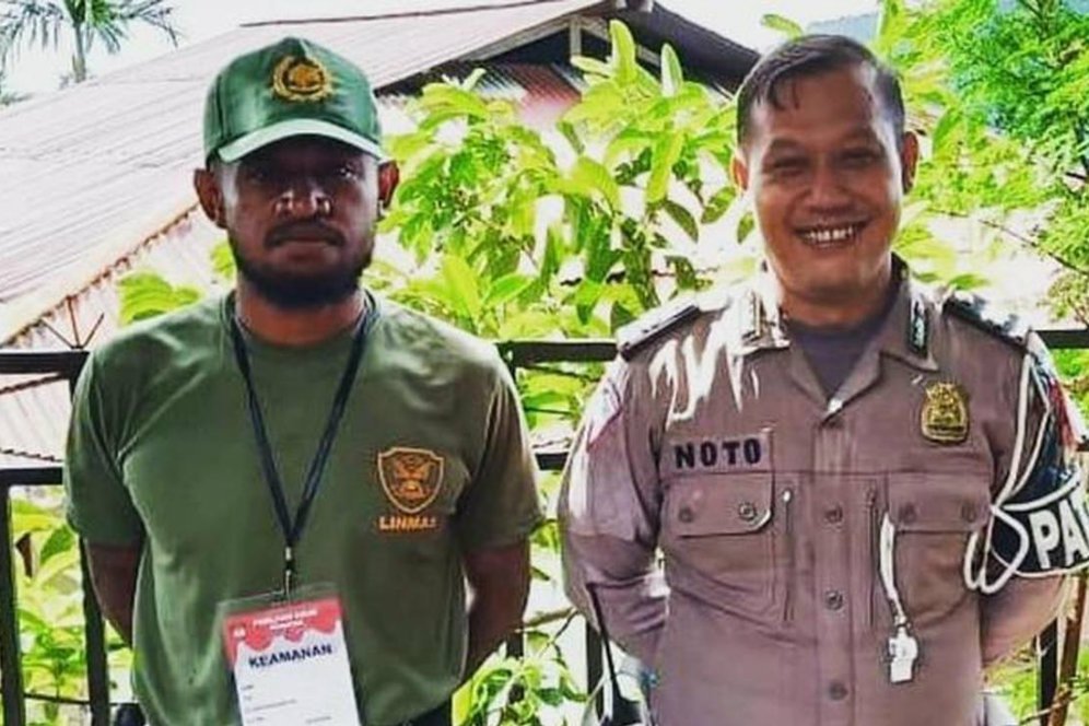 Berubah! Gelandang Persipura Ini Jadi Linmas dan Ikut Amankan Pemilu 2019