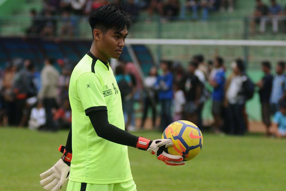 Baru Menikah, Kiper Arema FC Siap Dimainkan Lawan Persebaya Surabaya