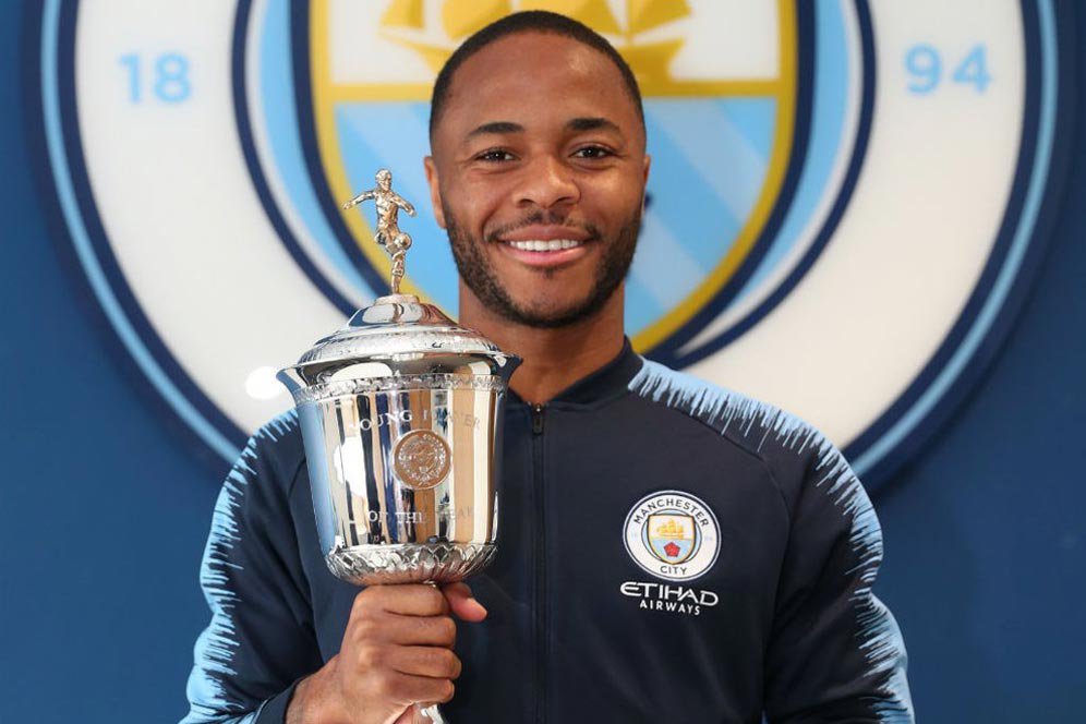 Raheem Sterling Sabet Gelar PFA Young Player of the Year 2019