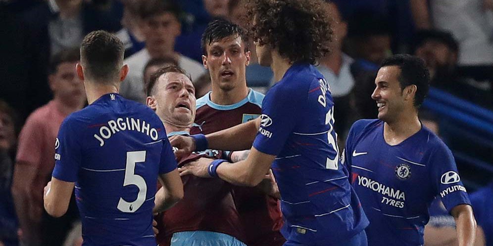 Chelsea Imbang, David Luiz Kecam Taktik Parkir Bus Burnley