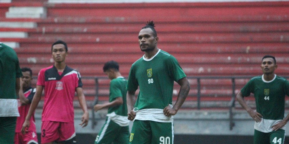 Nelson Alom Kembali Merumput Bersama Persebaya
