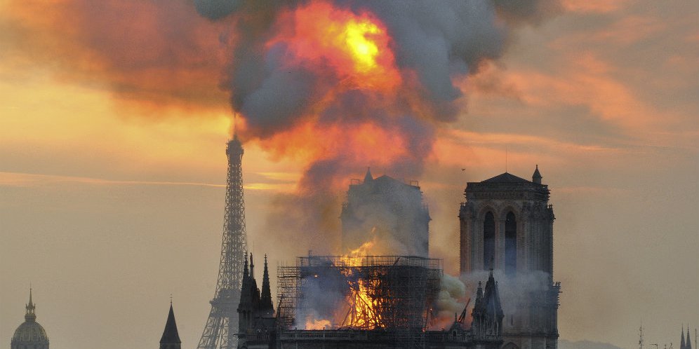 Pogba, Mbappe, hingga Beckham Bersedih Atas Terbakarnya Notre Dame