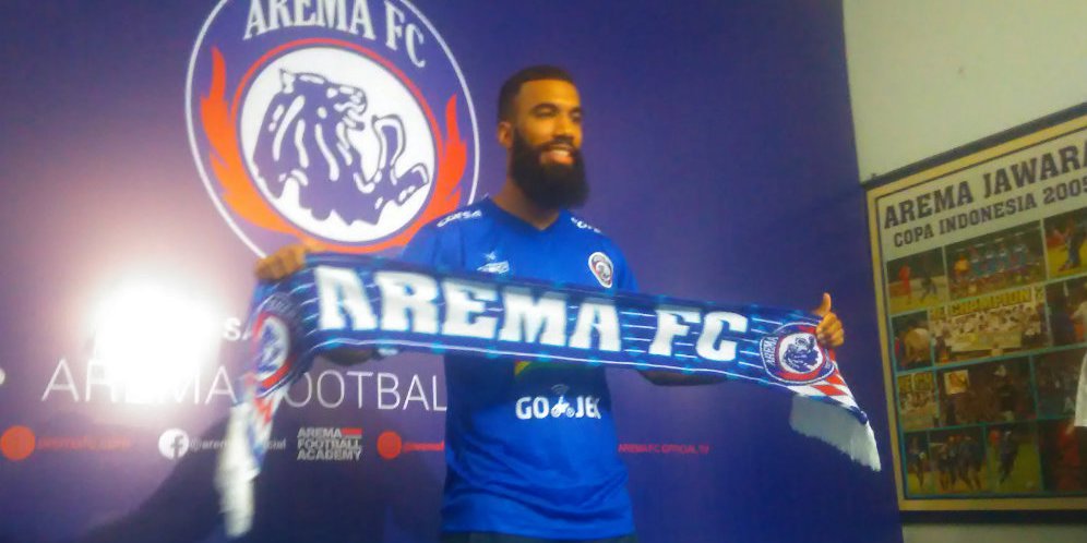 Di Arema, Comvalius Diplot Perankan Fungsi Cristian Gonzales