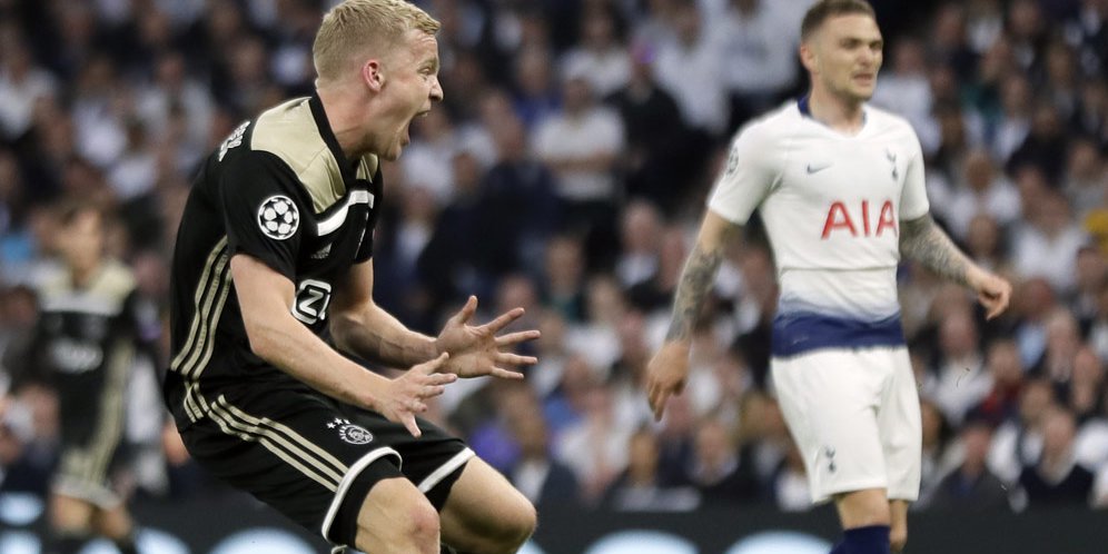 Unik! Van de Beek Diminta Bersepeda dari Ajax ke Real Madrid