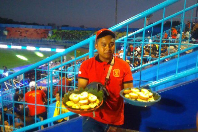 Jajanan Kacang di Stadion