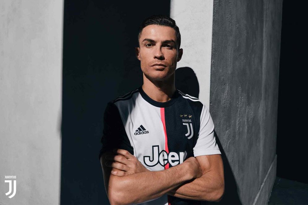 Ronaldo Tolak Pakai Lencana MVP Serie A di Jersey Juventus