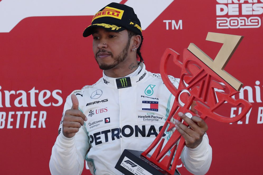 Hamilton Dedikasikan Kemenangan F1 Spanyol untuk Penderita Kanker Hamilton Dedikasikan Kemenangan F1 Spanyol untuk Penderita Kanker