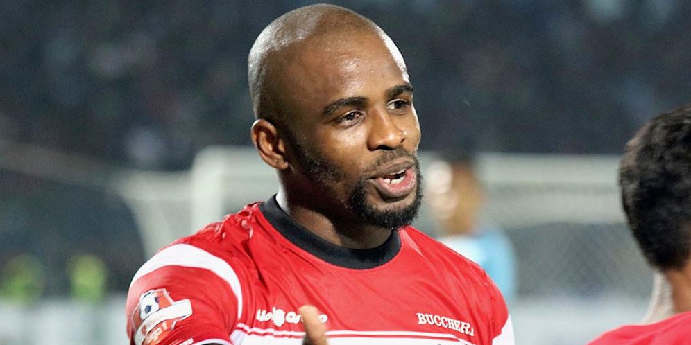 Greg Nwokolo Menunggu Lahirnya Buah Hati