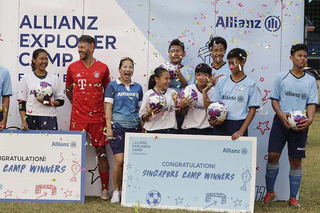 Dua anak terpilih ke Munchen dan enam ke Singapura usai melakukan coaching clinic di Lapangan PSPT Tebet, Minggu (23/6). (c) Bola.com/Vitalis Yogi Trisna
