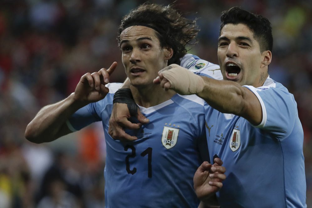 Luis Suarez dan Edinson Cavani, Dua Peneror yang Membuat Uruguay Menakutkan