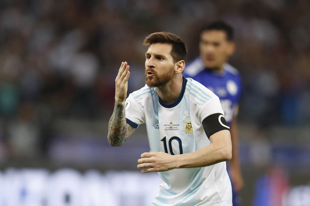 Lionel Messi, Sang Pengibar Bendera Argentina