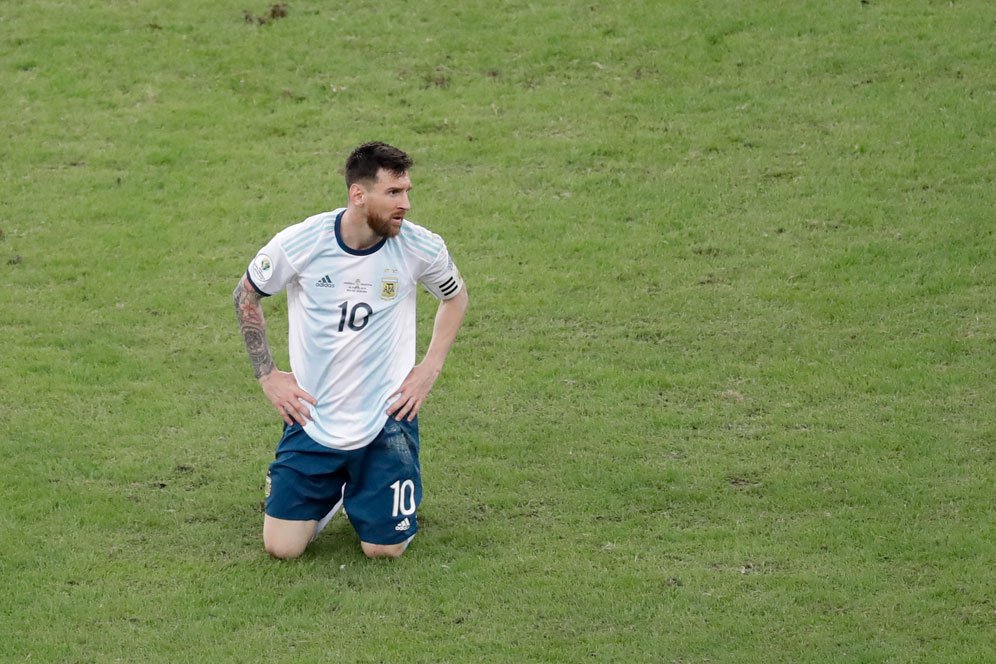 Argentina Menang, Lionel Messi Kembali Kritik Rumput Stadion