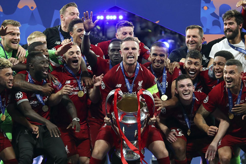 Ada Trofi Liga Champions di Kaki Jordan Henderson