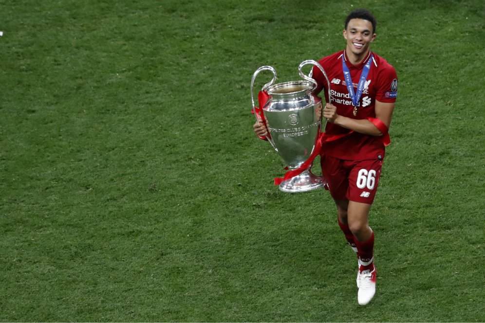 Memori Terindah Trent Bersama The Reds: Angkat Trofi Juara UCL di Jalanan Liverpool