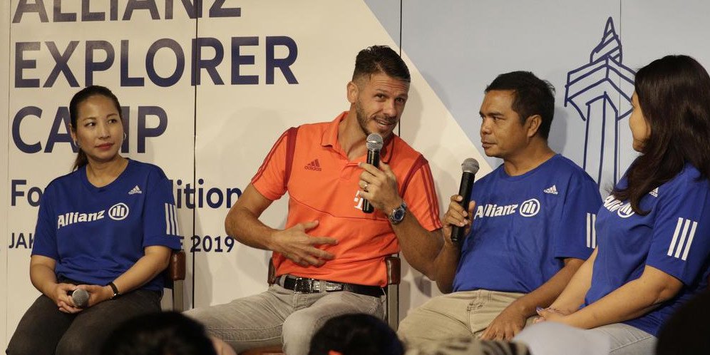 Martin Demichelis Berbagi Kisah dengan Para Pemenang Allianz Explorer Camp 2019
