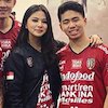 Adelle Tanuri, Putri Cantik Bos Bali United Penyuka Manchester United vs Chelsea