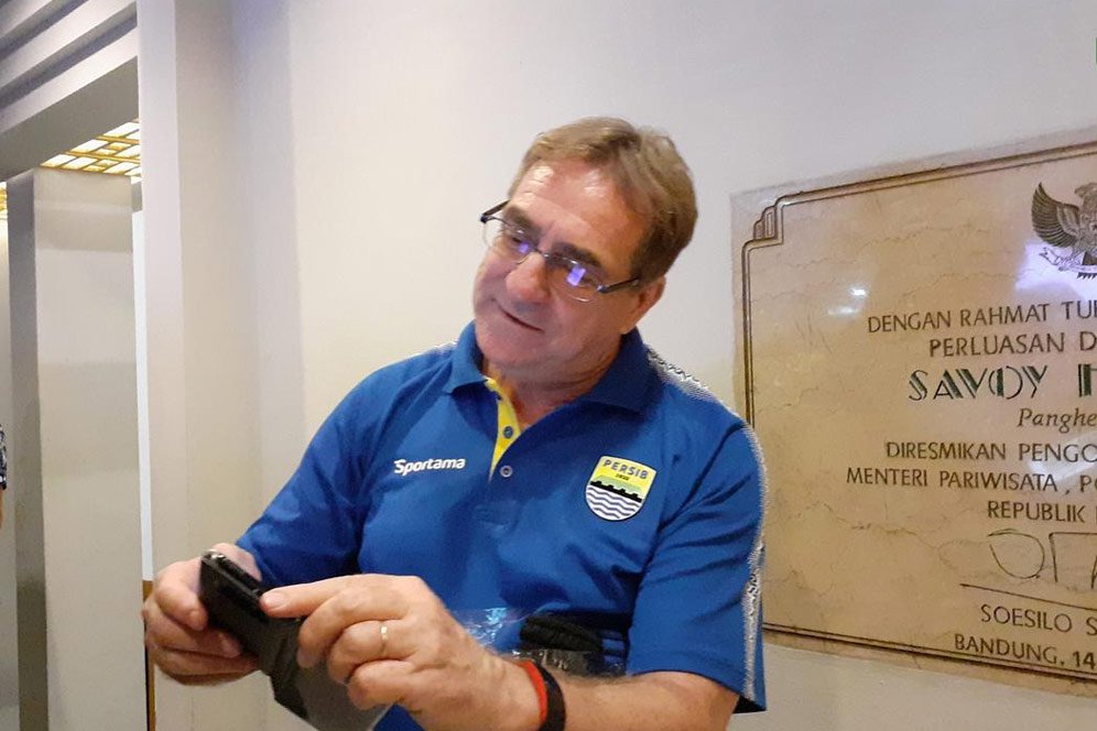 Jelang Bentrok Lawan Persebaya, Robert Alberts Puas dengan Persiapan Persib