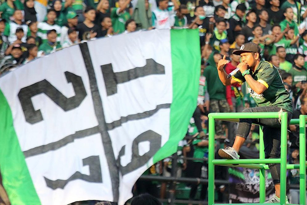 Simak Yuk! Deretan Aksi Kocak Maskot Persebaya Surabaya di Stadion