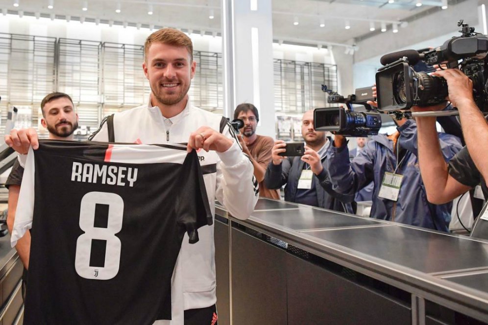 Pakai Jersey Nomor 8, Ramsey Berharap Bisa ikuti Jejak Marchisio